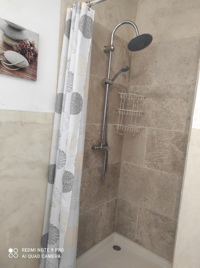 Entre Ble Et Lavande Apartment Bonnieux Bagian luar foto